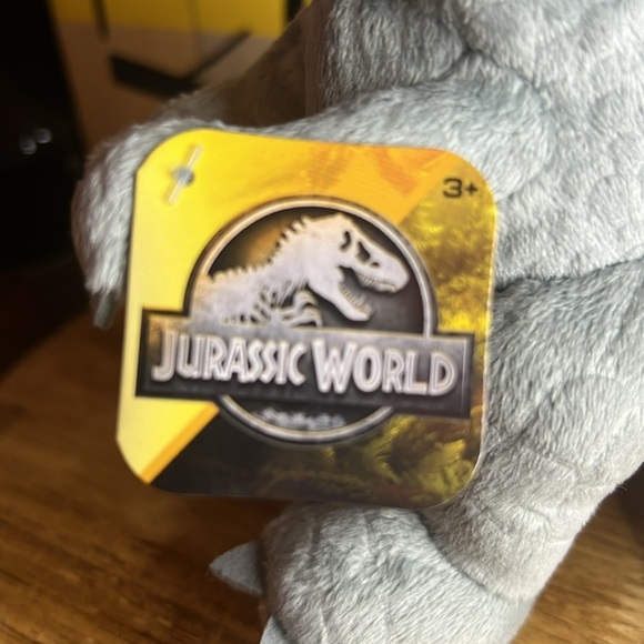 Universal Studios | Jurassic World | Blue the velociraptor Plushie - Picture 5 of 15